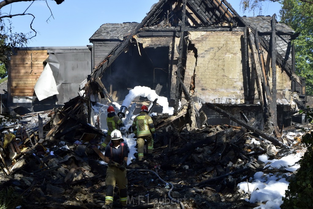 Grossfeuer Einfamilienhaus Siegburg Muehlengrabenstr P1367.JPG - Miklos Laubert